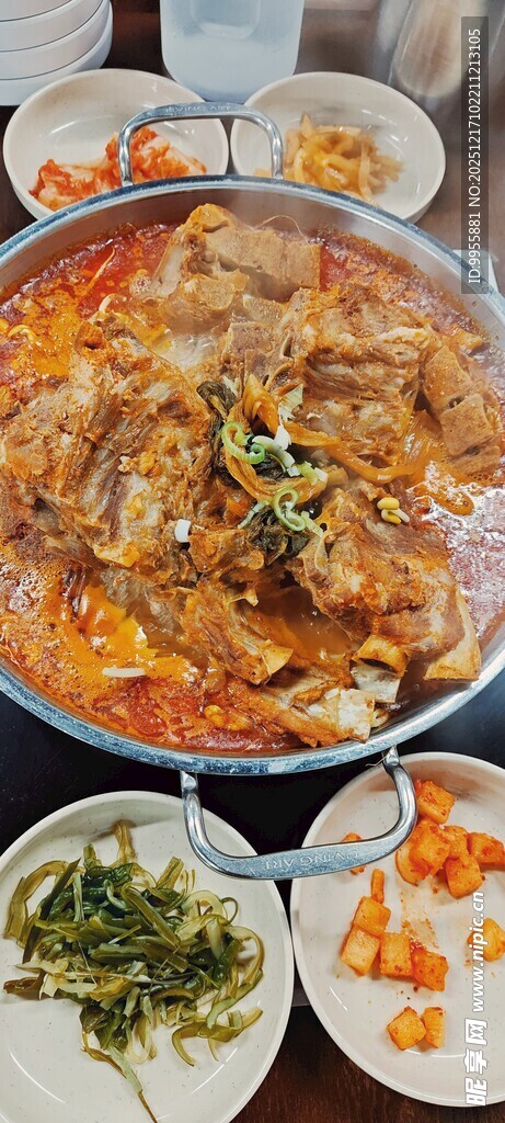 丰盛火锅美食聚餐场景