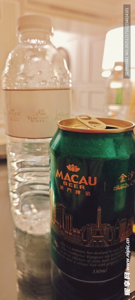 罐装饮料与饮品组合