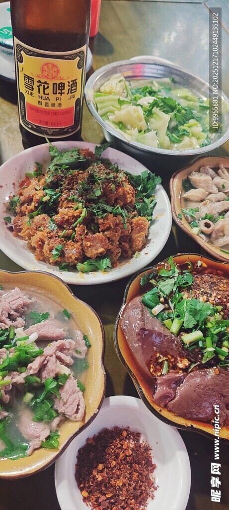 丰盛多样的中式美食盛宴