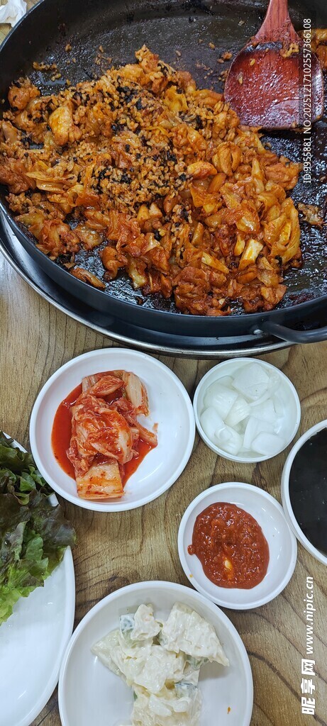 丰盛韩式烤肉美食拼盘