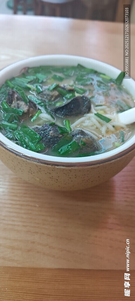 一碗鲜香的青菜豆腐汤