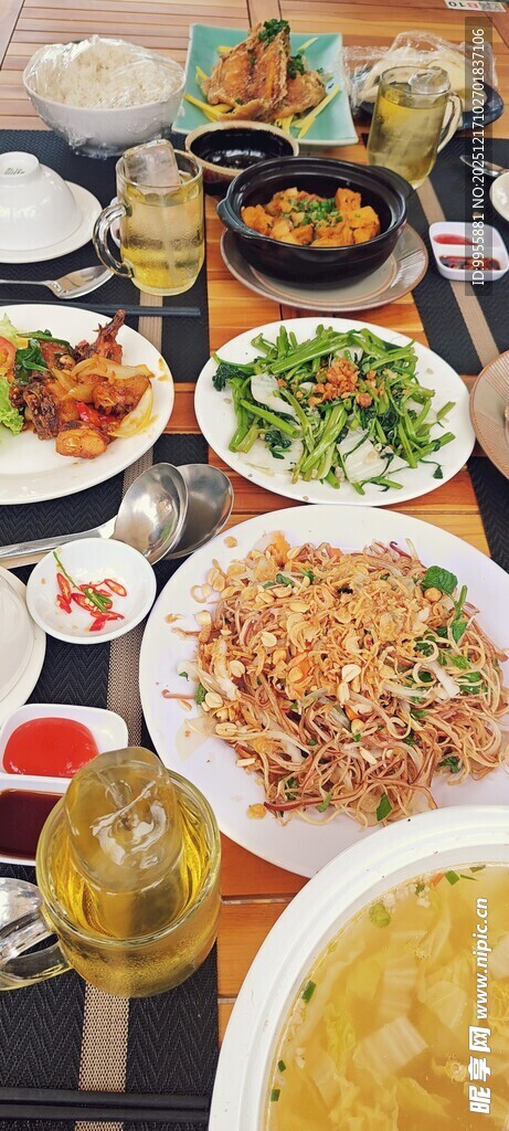 丰盛多样的美味佳肴