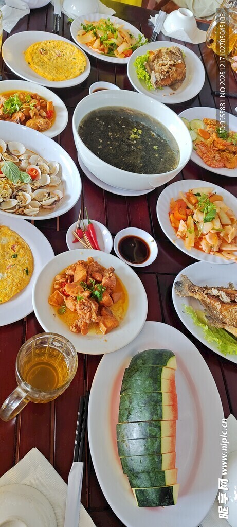 丰盛多样的美味佳肴