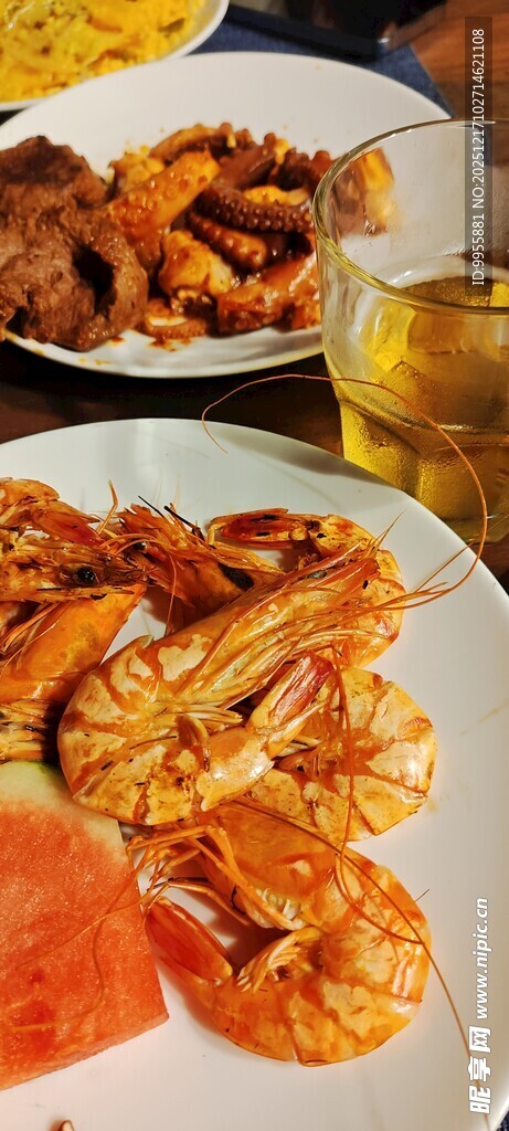 丰盛美味的海鲜与菜肴