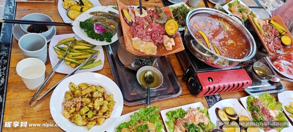 丰盛多样的中式美食盛宴