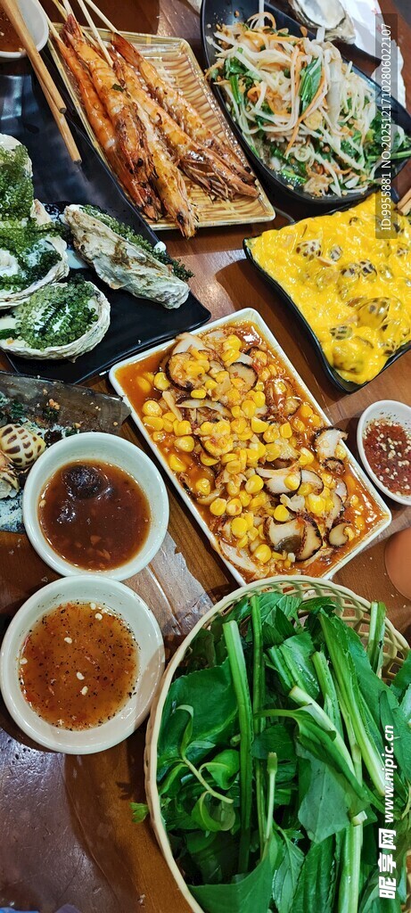 丰盛中式美食拼盘