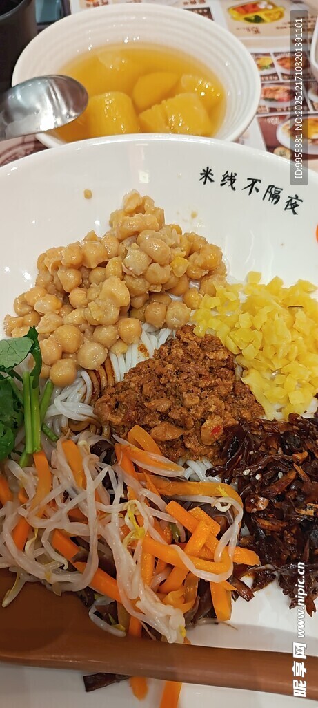 丰盛美味的多样特色美食