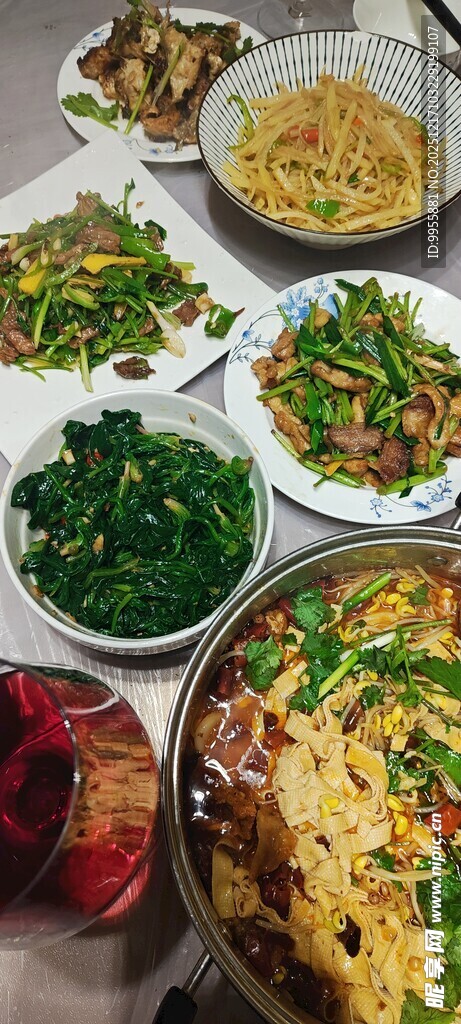 丰盛多样的美味菜肴