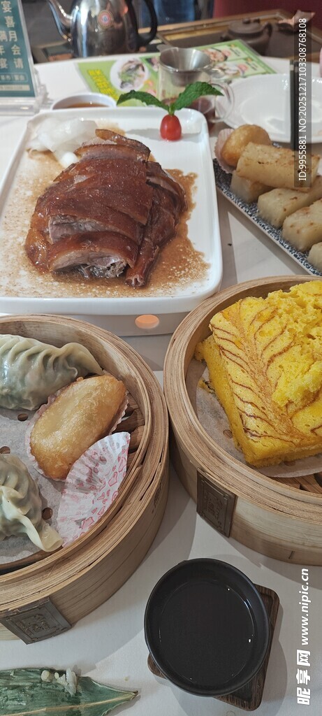 丰盛中式美食展示