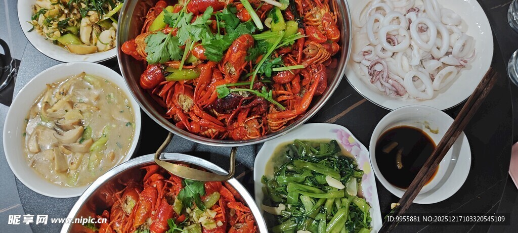 丰盛美味中式菜肴组合