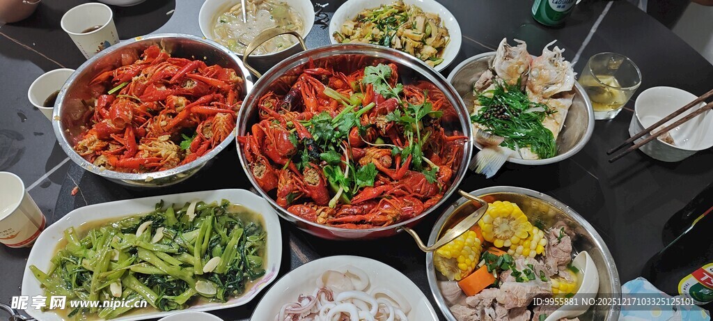 丰盛多样的美味菜肴