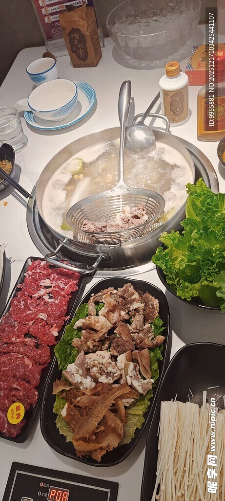 丰盛火锅食材展示