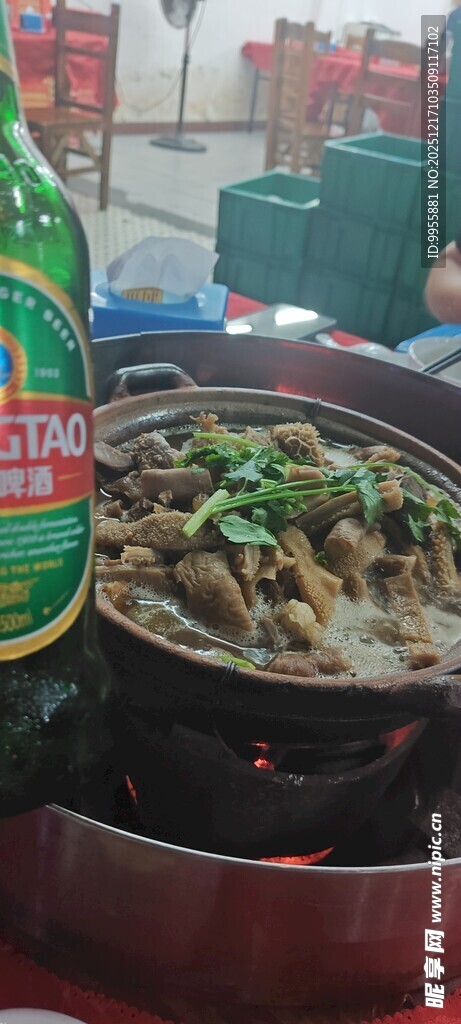 啤酒配美食的惬意时刻