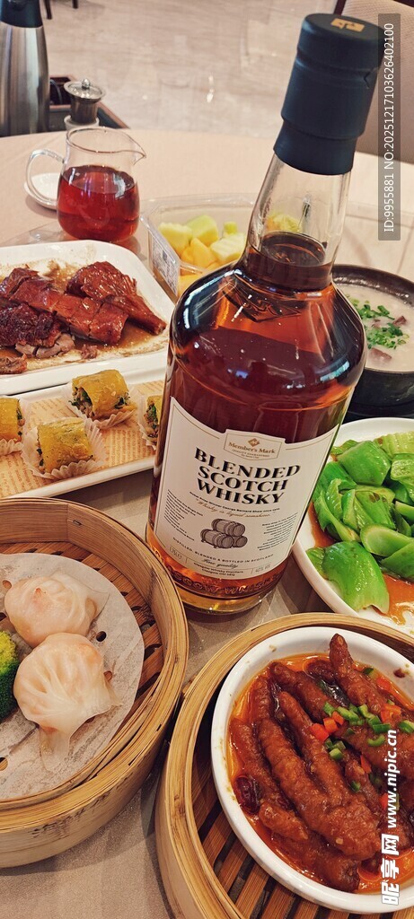 丰盛多样的中式美食盛宴