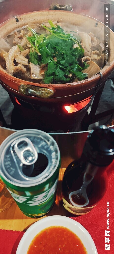 热气腾腾的美味火锅套餐