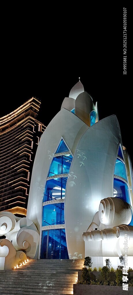 越南芽庄旅游夜晚的独特建筑景观