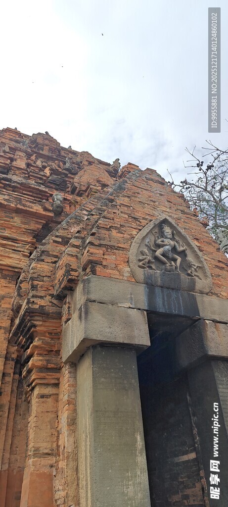 越南芽庄古老神秘的砖石建筑遗迹