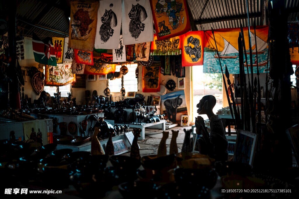 热闹街头的特色小摊位