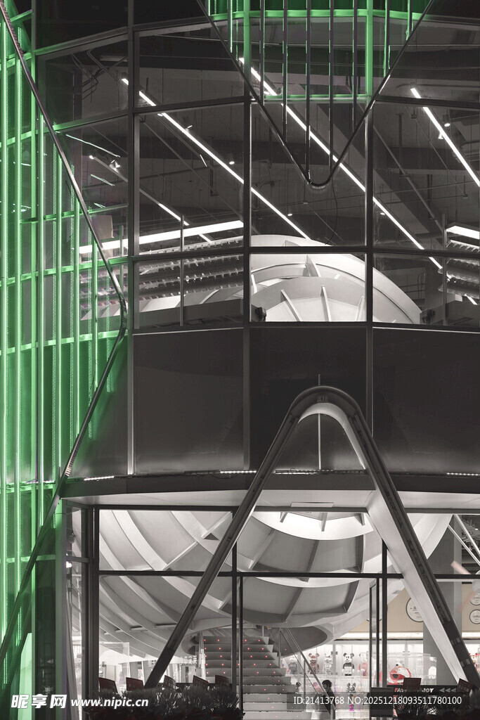 工业风建筑内部结构景观