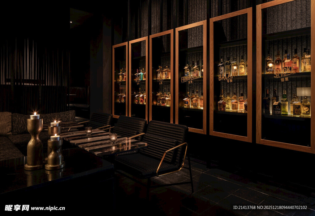 奢华酒吧酒柜与桌椅陈设