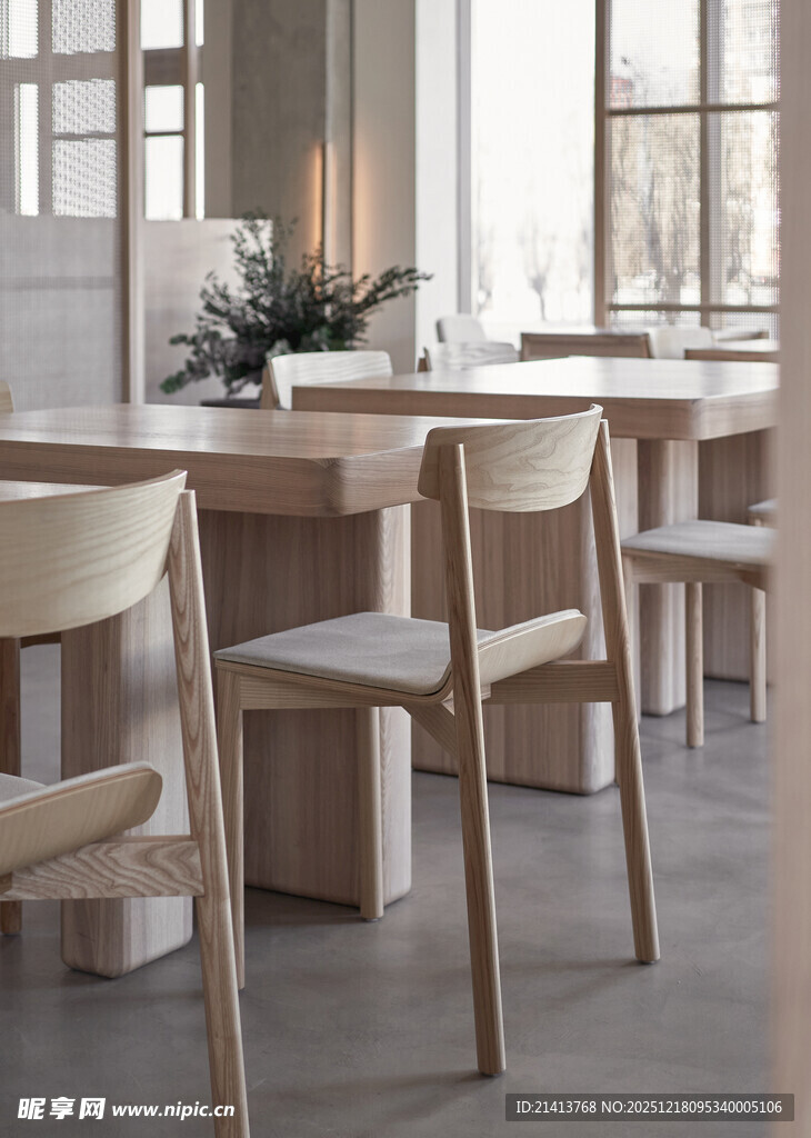 简约木质餐厅桌椅组合