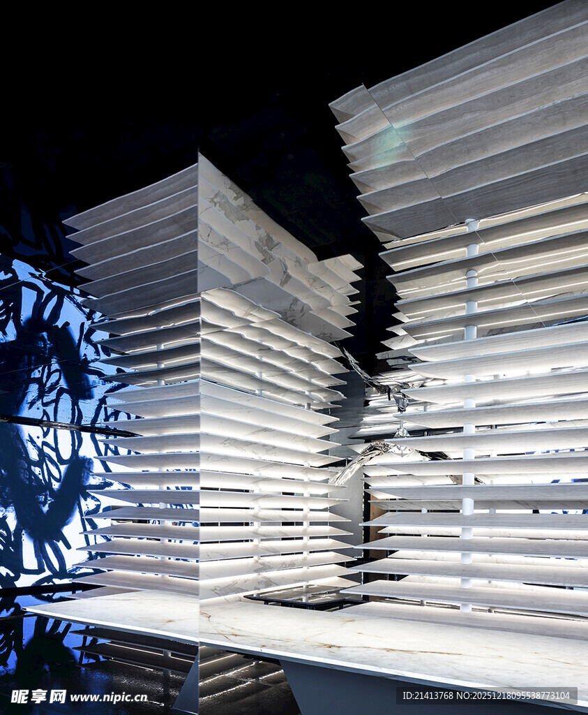 现代艺术风格的立体灯光装置