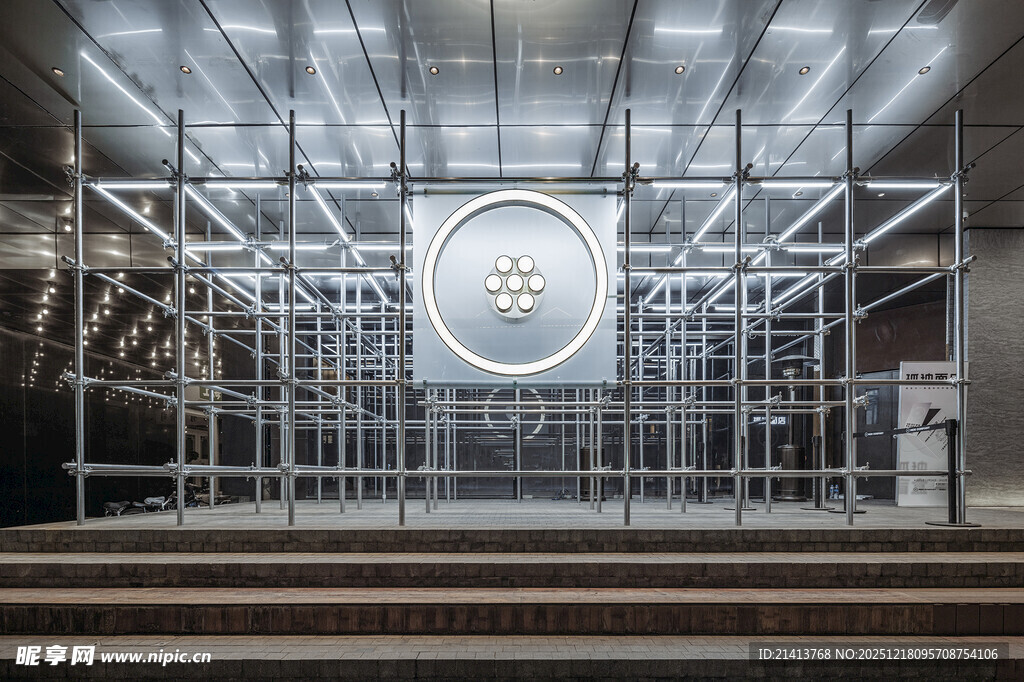 现代金属结构艺术装置