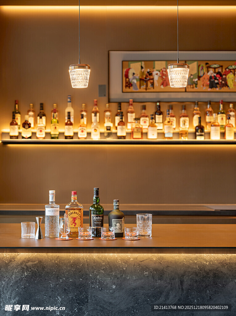 现代风格酒吧吧台场景