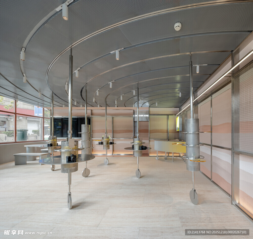 室内金属结构施工场景