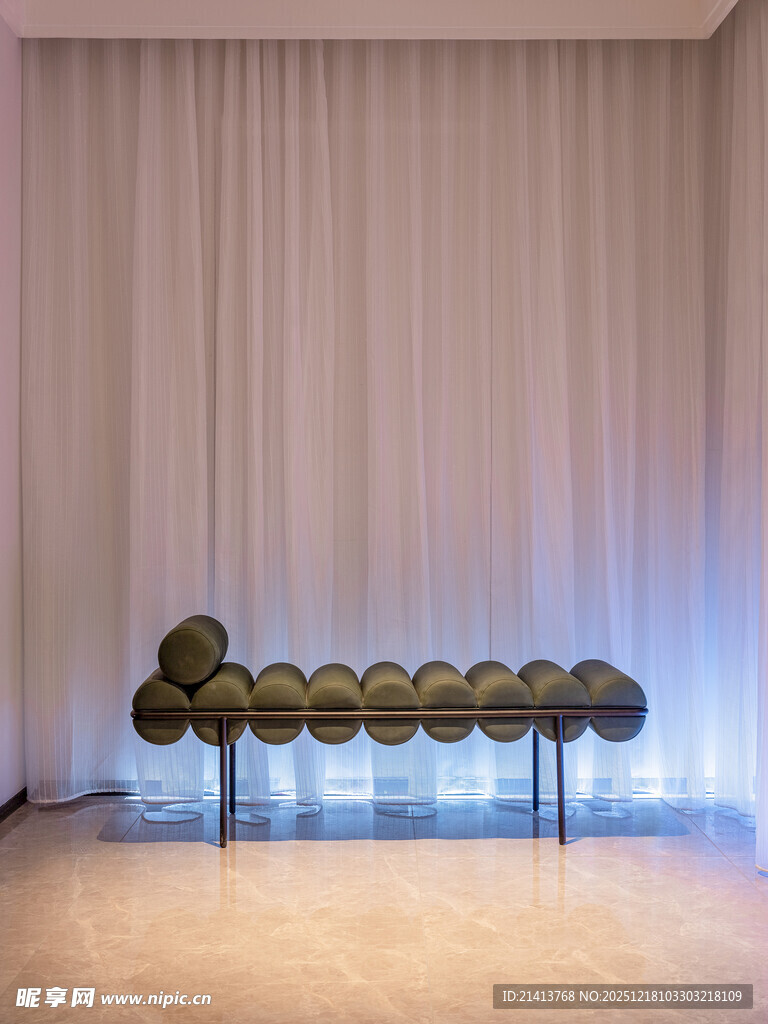 现代简约风格金属长椅