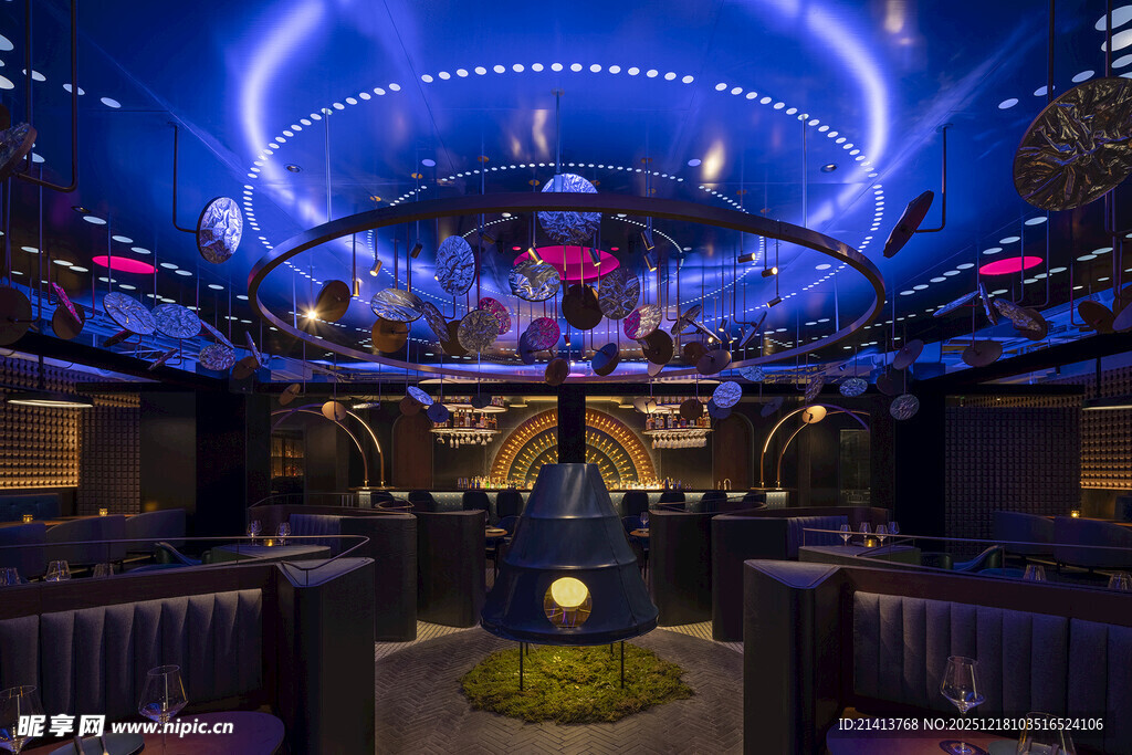 炫酷时尚的酒吧内部场景