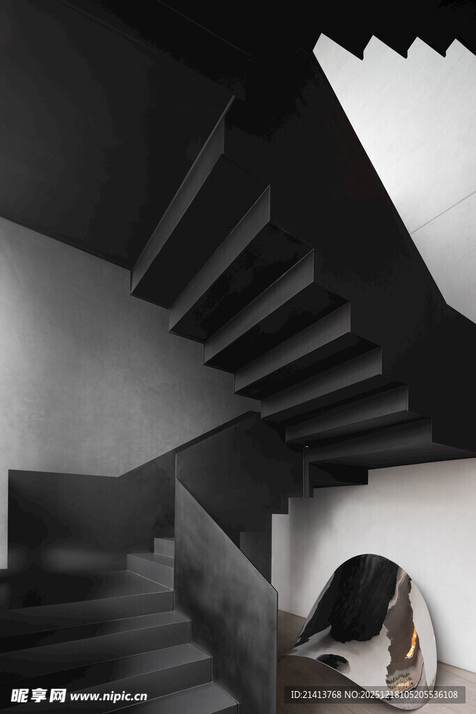 现代简约风室内旋转楼梯
