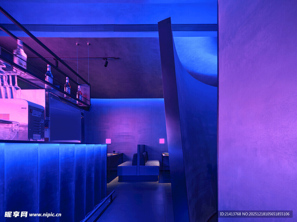 紫色调时尚酒吧室内场景