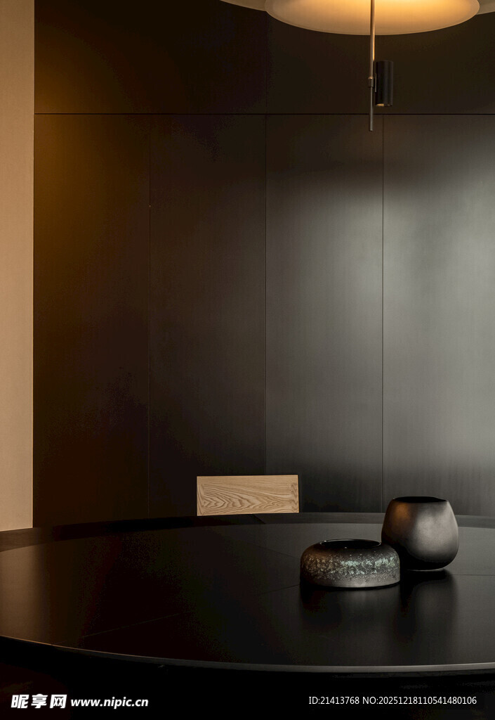 简约茶室一角的静谧氛围