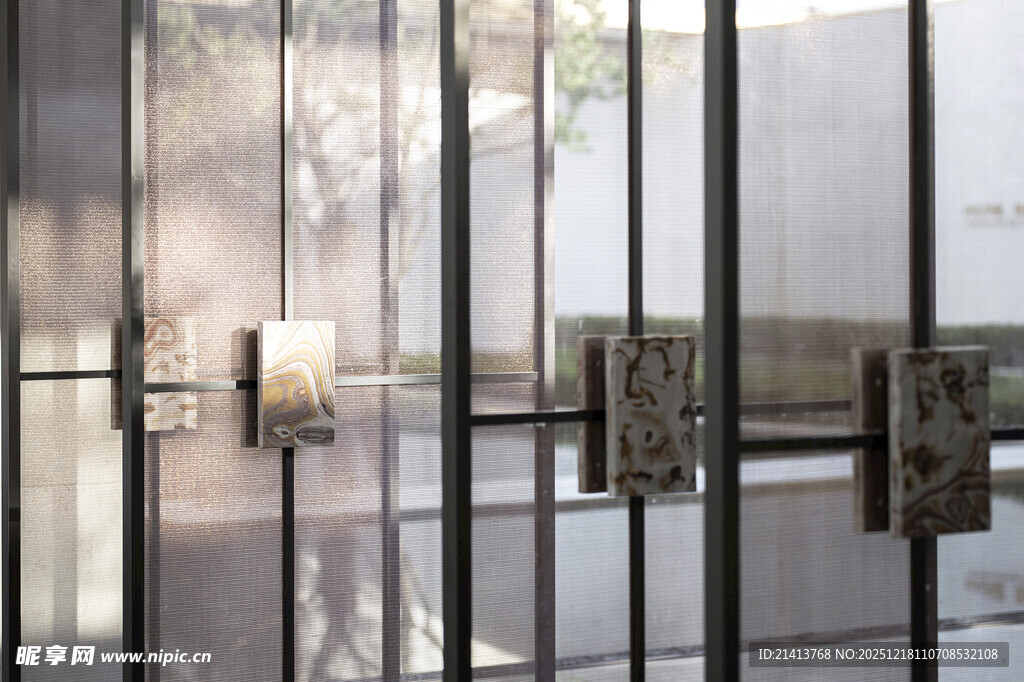 简约金属质感玻璃门设计