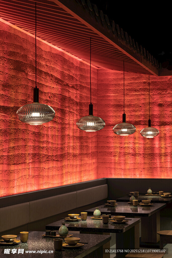 复古风餐厅内景灯光布置