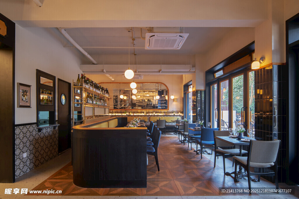 复古风格温馨咖啡馆内景