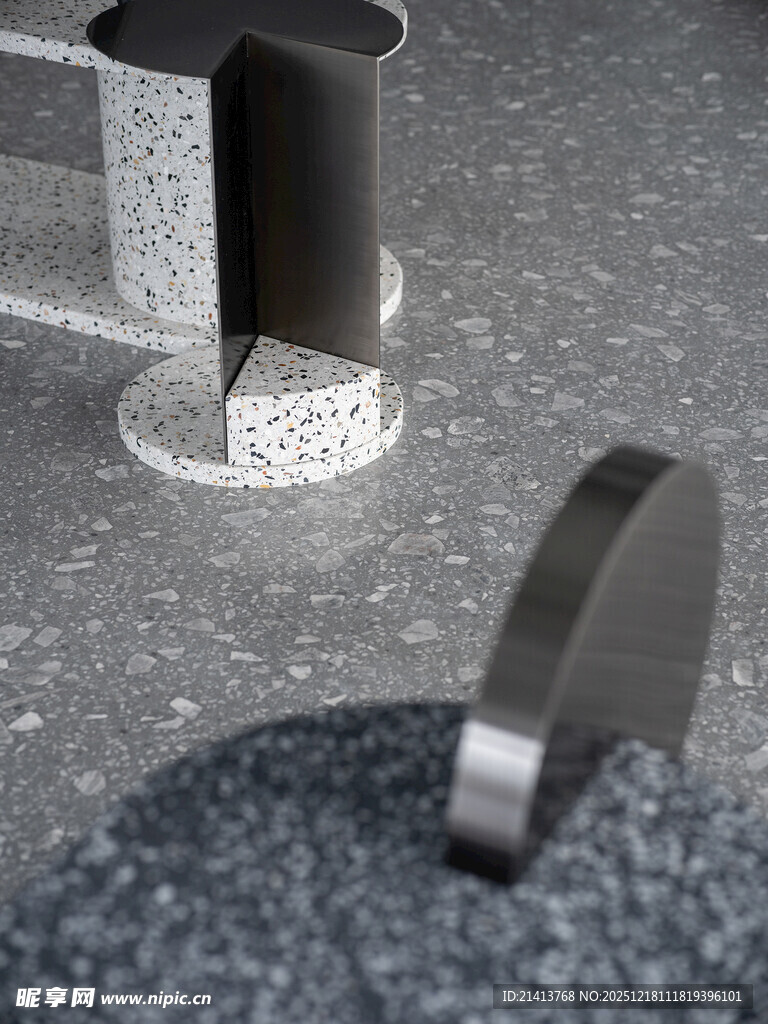 现代简约风金属家居摆件