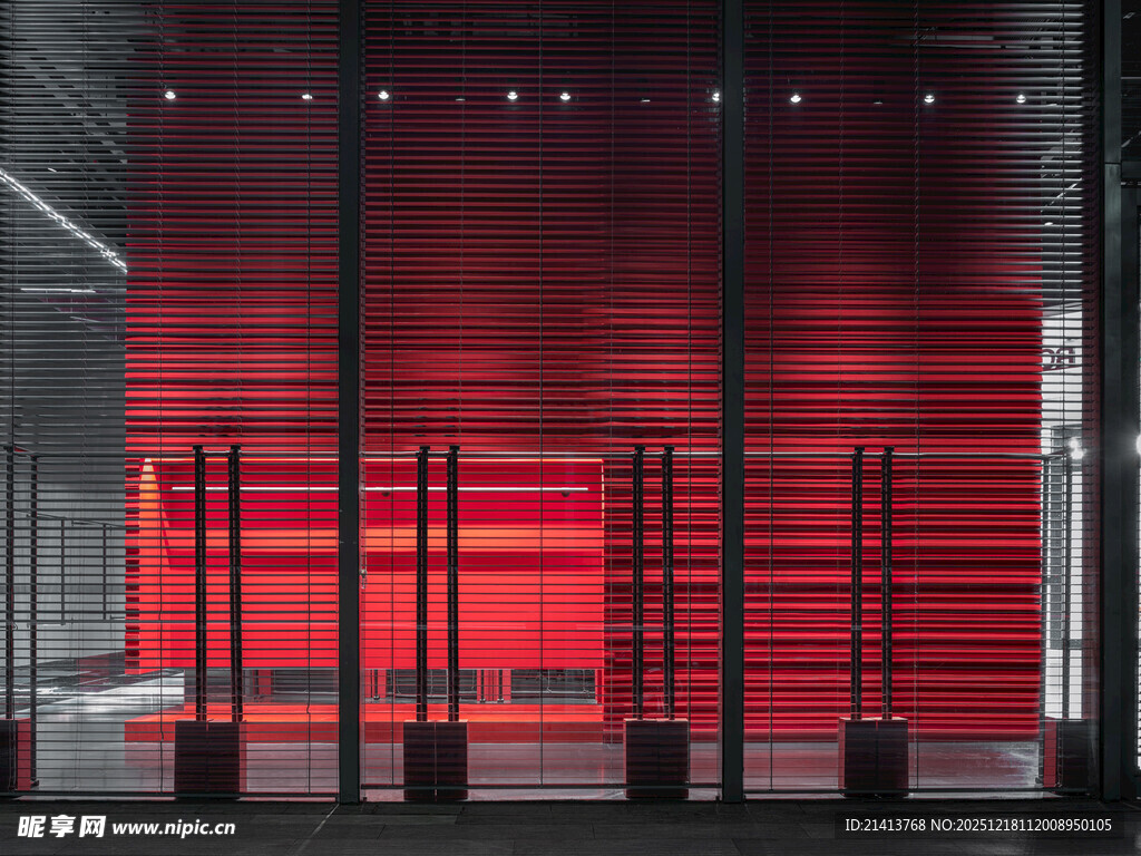 红色条纹现代室内空间