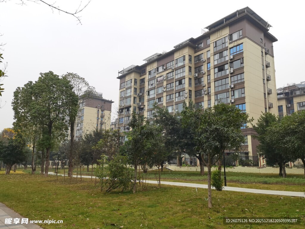 小区景观与多层住宅楼