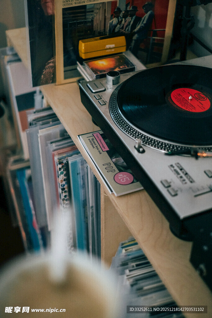 复古唱片机与唱片收藏