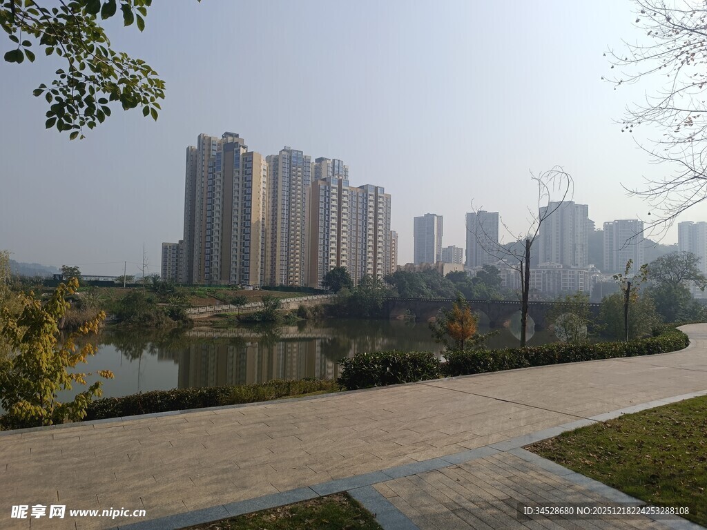 城市湖畔风光美景