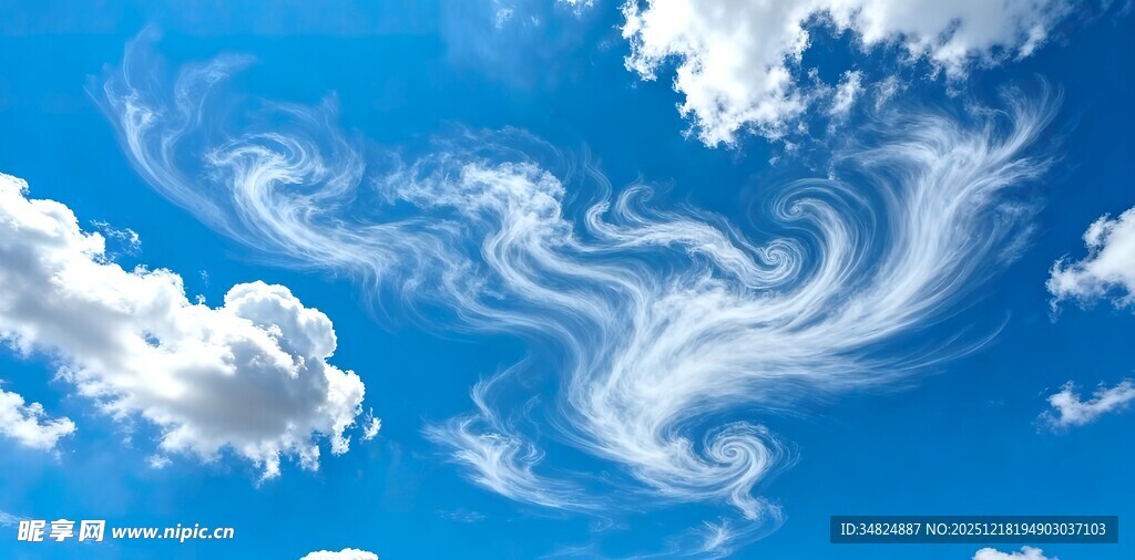 蓝天下的梦幻卷云奇观