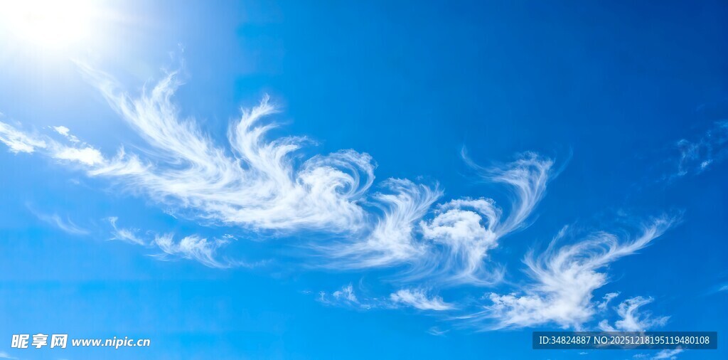 蓝天下的梦幻卷云