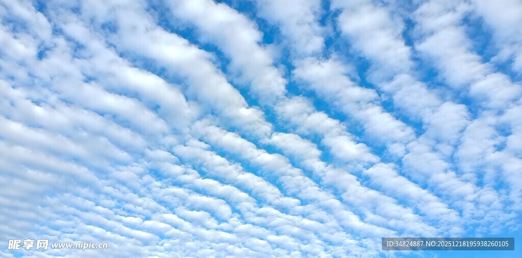 蓝天白云云层如波