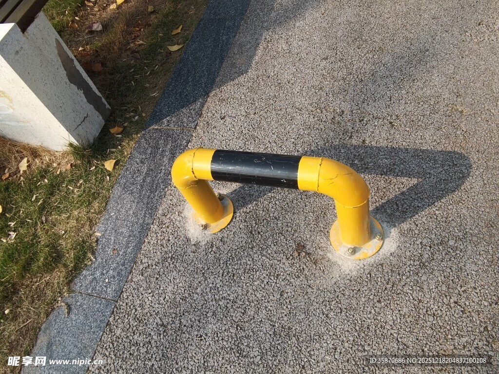 黄色地面挡车器