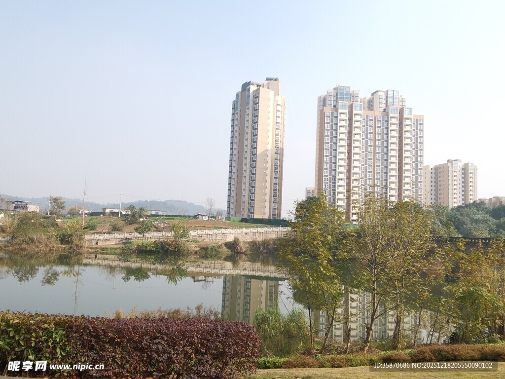 湖畔高楼景观