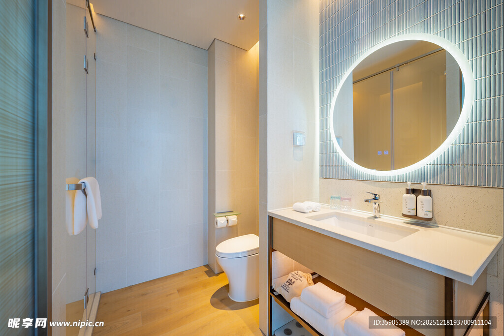 现代简约风的卫生间一角