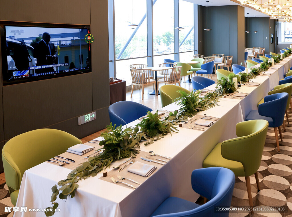 现代风格会议室布置