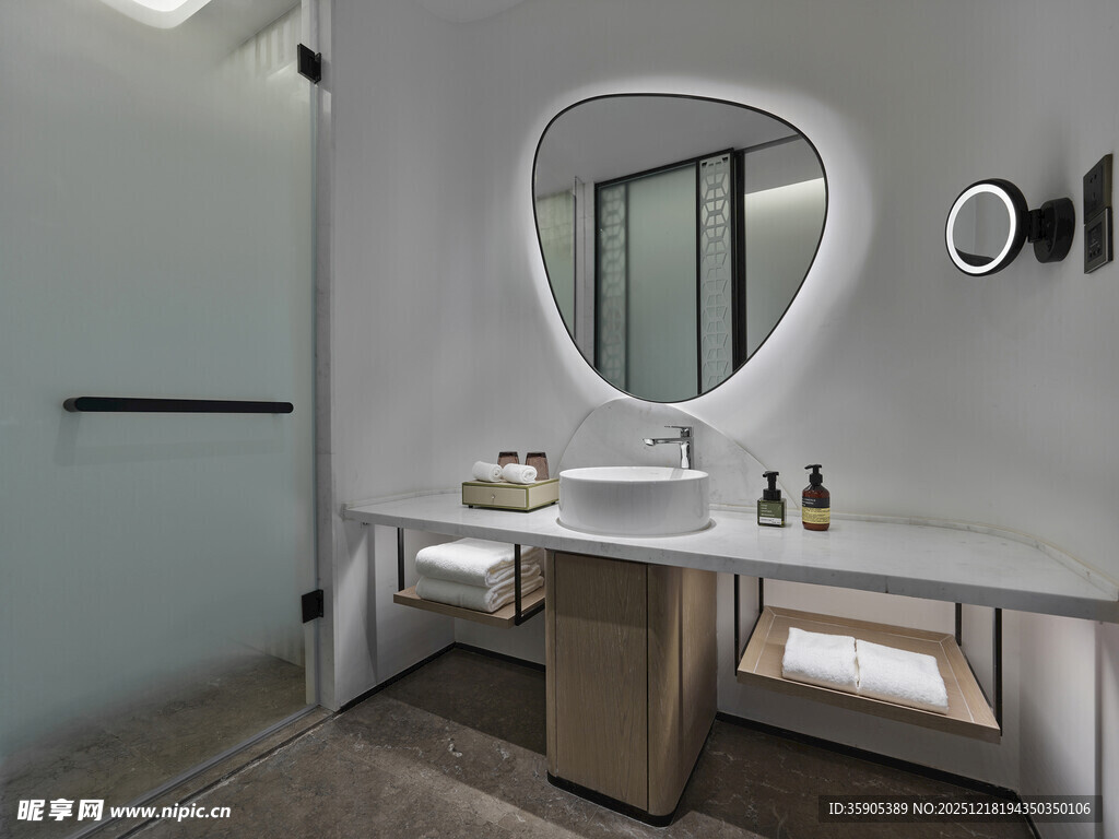 现代简约风浴室洗手台设计